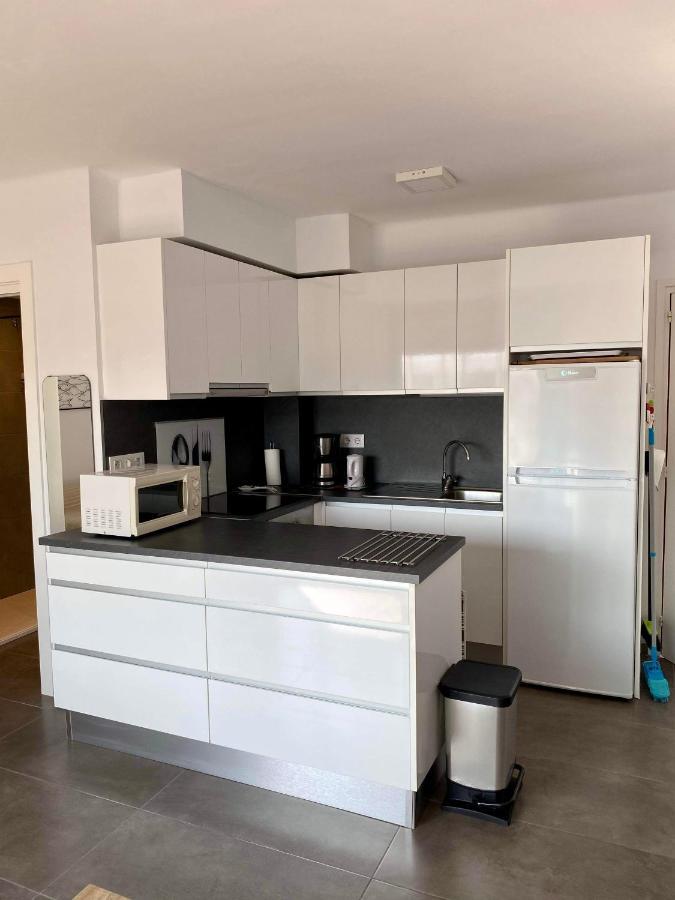 Studio Roses Beach Apartment *