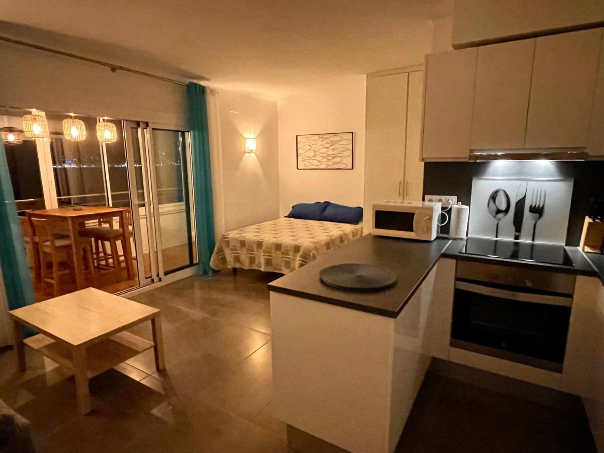 Studio Roses Beach Apartment *